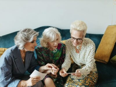Peppige Frisuren für Frauen ab 60