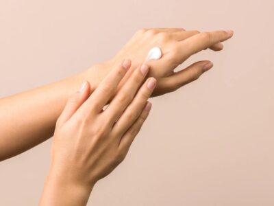 Beste Handcreme für alte Hände ab 50 Ihr Weg zu glatter und regenerierter Haut