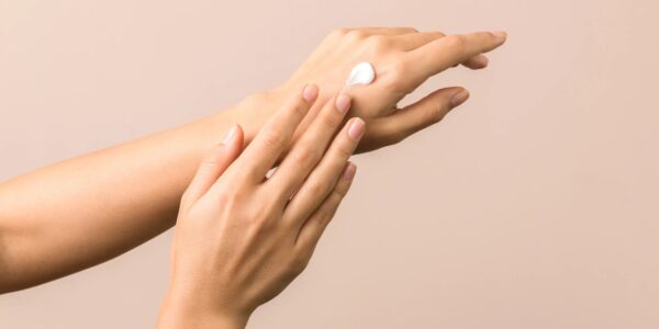 Beste Handcreme für alte Hände ab 50 Ihr Weg zu glatter und regenerierter Haut
